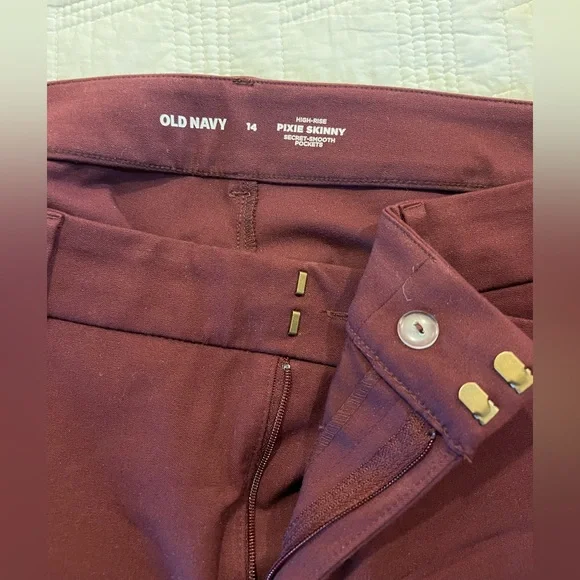 Old Navy Womens High Rise Pixie Skinny Burgundy Pants size 14 - Picture 2 of 3
